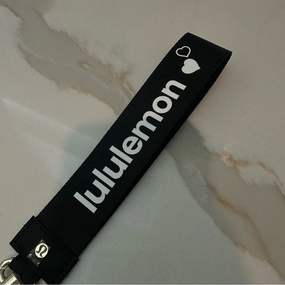 NWT lululemon athletica Black Heart Wristlet - Picture 6 of 12